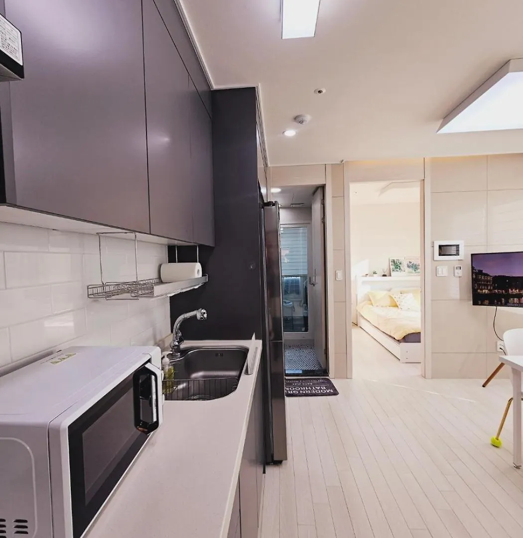 Clean Two-Room Accommodation With A Great View Near Gimpo Airport, Balsan, And Gangseo District Office Seoul Apartment