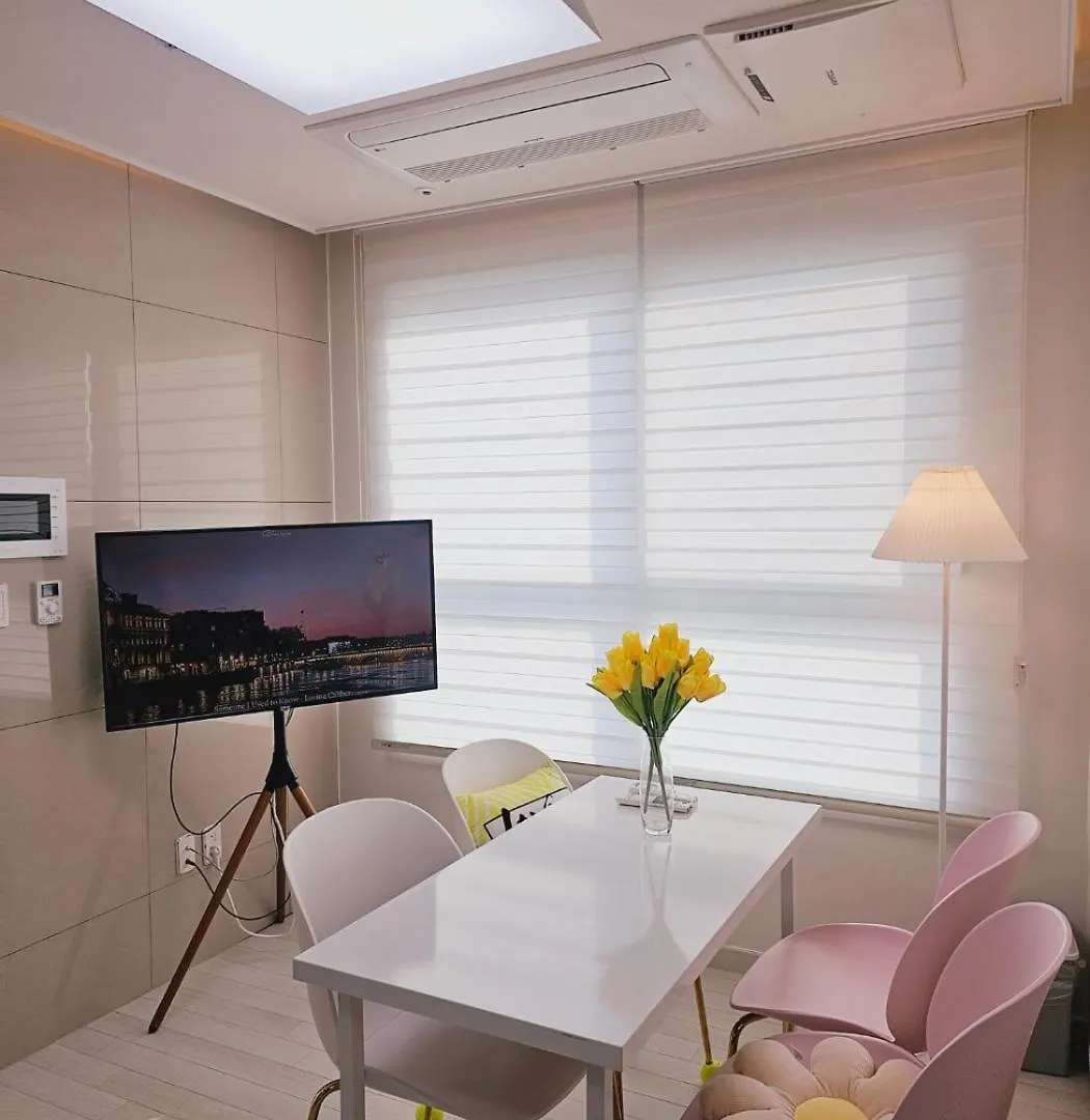 Clean Two-Room Accommodation With A Great View Near Gimpo Airport, Balsan, And Gangseo District Office Seoul